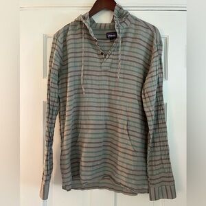 Men’s Patagonia hooded pullover shirt